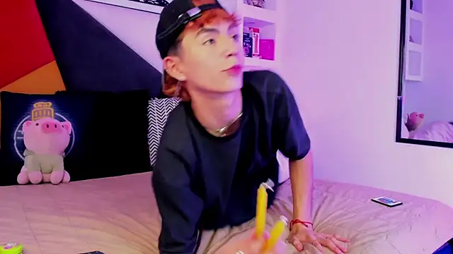 Snapshot of MaikyCooper chatting on December 2025 08:13:01 PM MaikyCooper online show from December 2025 08:13:01 PM