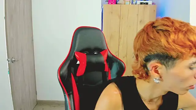 Snapshot of MaikyCooper chatting on December 2025 06:58:02 PM MaikyCooper online show from December 2025 06:58:02 PM