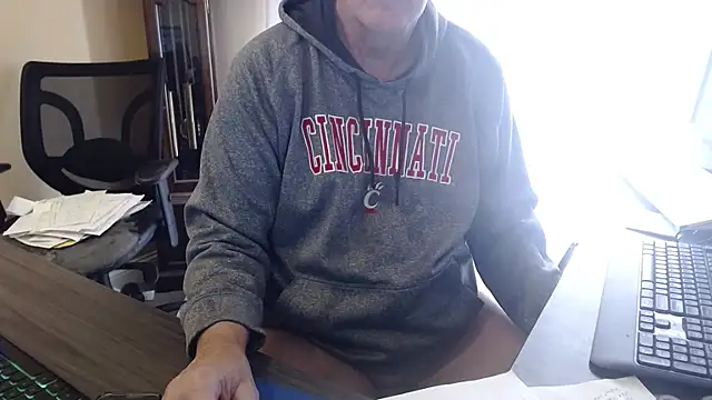 olderandwiser2 online show from March 2026 07:18:02 PM