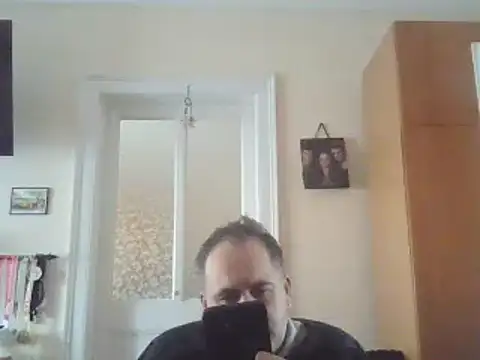 Snapshot of Szolga10 chatting on November 2025 10:54:02 AM Szolga10 online show from November 2025 10:54:02 AM