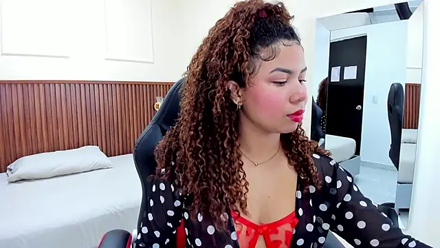 Snapshot of MELINAMARTINS chatting on February 2025 07:41:01 PM MELINAMARTINS online show from February 2025 07:41:01 PM