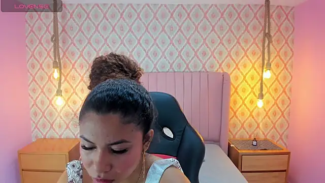 MELINAMARTINS online show from October 2025 07:37:01 PM