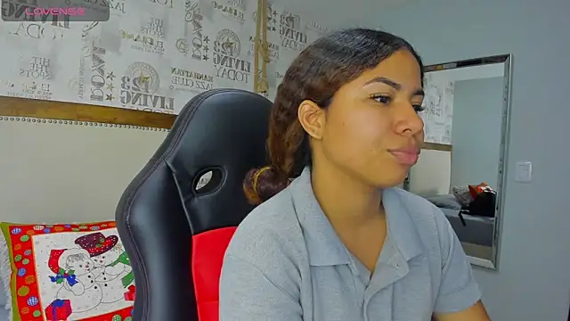 MELINAMARTINS online show from December 2025 07:09:01 PM