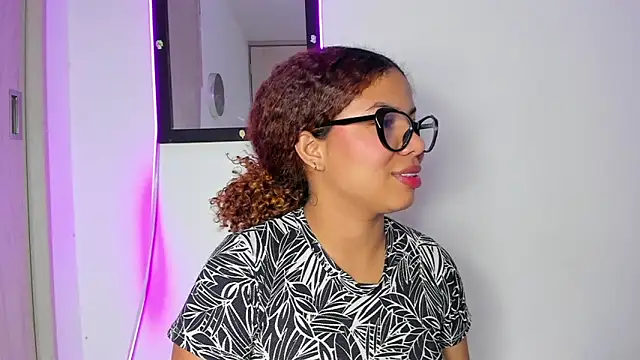 Snapshot of MELINAMARTINS chatting on June 2026 02:44:02 AM MELINAMARTINS online show from June 2026 02:44:02 AM