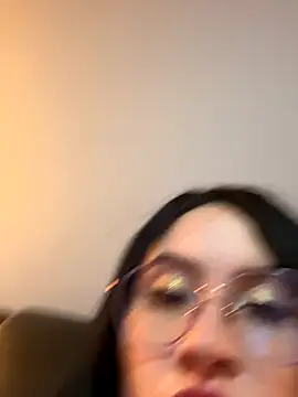 ValentinaOrtiz3 online show from November 2025 12:00:02 AM