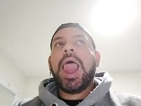 Snapshot of tonyglams chatting on February 2025 10:37:02 PM tonyglams online show from February 2025 10:37:02 PM