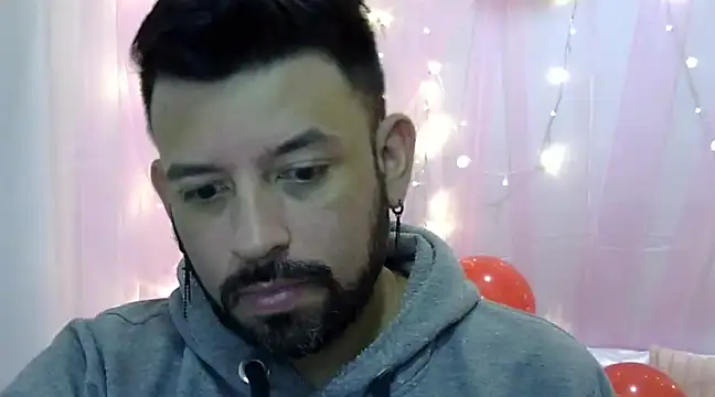 Snapshot of tonyglams chatting on February 2025 11:55:01 PM tonyglams online show from February 2025 11:55:01 PM