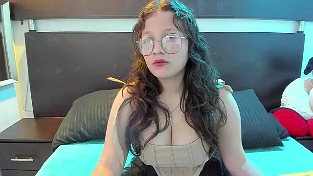 Snapshot of Marii_18 chatting on March 2025 03:54:01 AM Marii 18 online show from March 2025 03:54:01 AM