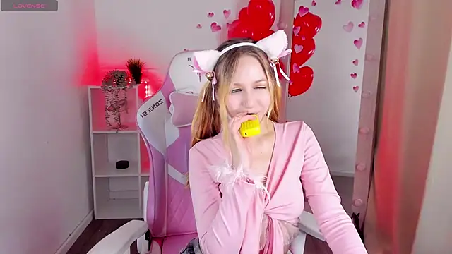 Snapshot of SweetieAngela chatting on February 2025 12:15:02 AM SweetieAngela online show from February 2025 12:15:02 AM