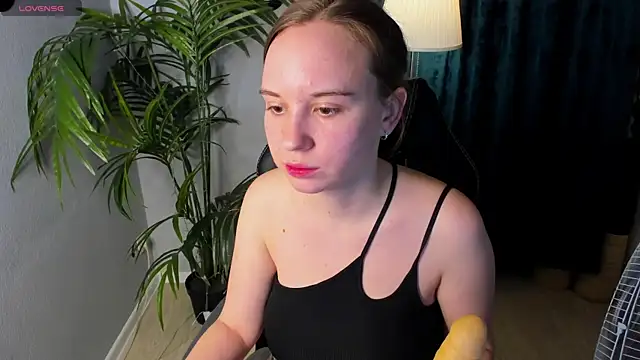 Snapshot of Lika_0ne chatting on February 2025 04:21:01 PM Lika 0ne online show from February 2025 04:21:01 PM