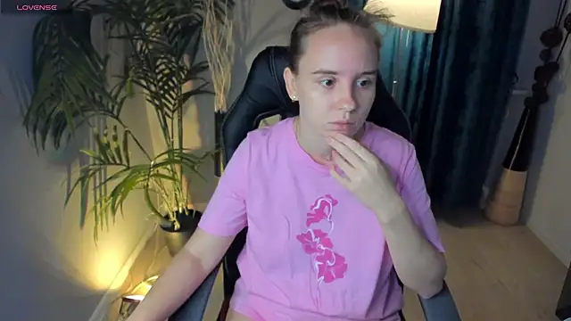 Snapshot of Lika_0ne chatting on September 2025 11:58:01 AM Lika 0ne online show from September 2025 11:58:01 AM