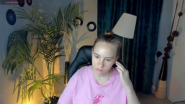 Snapshot of Lika_0ne chatting on September 2025 10:20:02 AM Lika 0ne online show from September 2025 10:20:02 AM