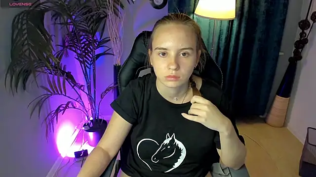 Snapshot of Lika_0ne chatting on October 2025 12:25:02 PM Lika 0ne online show from October 2025 12:25:02 PM