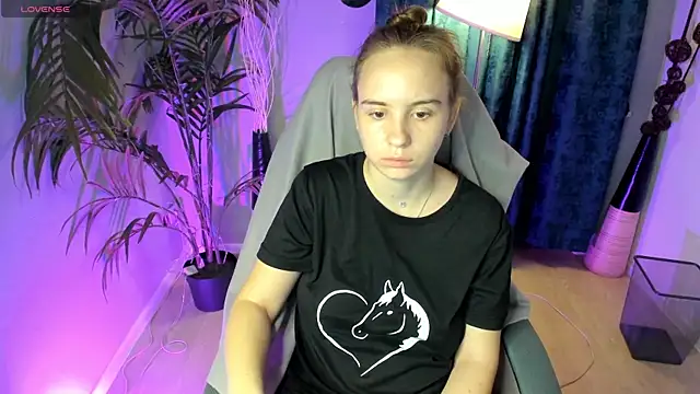 Snapshot of Lika_0ne chatting on October 2025 12:25:01 PM Lika 0ne online show from October 2025 12:25:01 PM