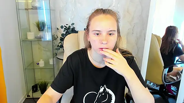 Snapshot of Lika_0ne chatting on October 2025 11:53:01 AM Lika 0ne online show from October 2025 11:53:01 AM