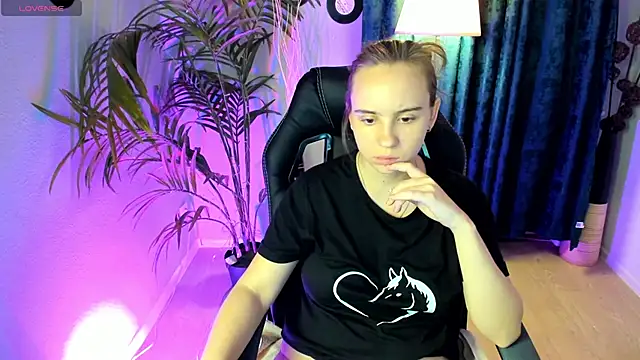 Snapshot of Lika_0ne chatting on October 2025 09:56:02 AM Lika 0ne online show from October 2025 09:56:02 AM