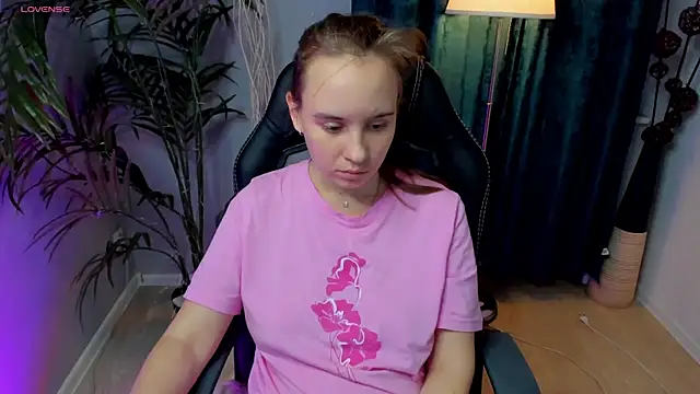 Snapshot of Lika_0ne chatting on October 2025 11:25:01 AM Lika 0ne online show from October 2025 11:25:01 AM