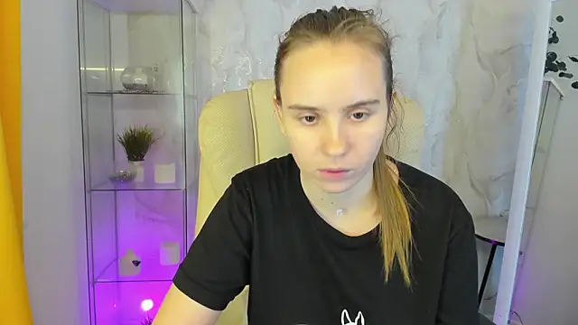 Snapshot of Lika_0ne chatting on November 2025 01:44:01 PM Lika 0ne online show from November 2025 01:44:01 PM