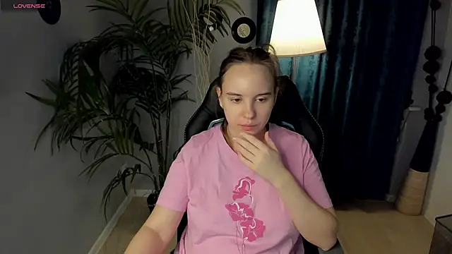 Lika 0ne online show from December 2025 12:10:01 PM