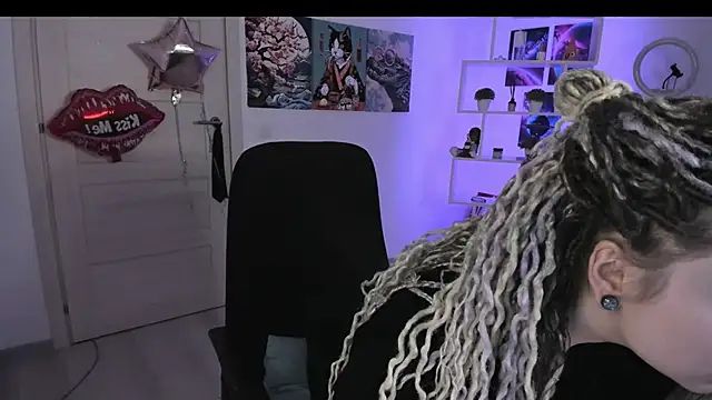 Snapshot of HoneySallyMoore chatting on October 2025 07:25:02 PM HoneySallyMoore online show from October 2025 07:25:02 PM