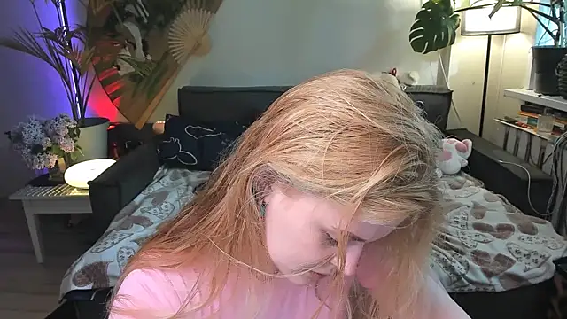 Alexa Pirs online show from May 2026 02:47:02 PM