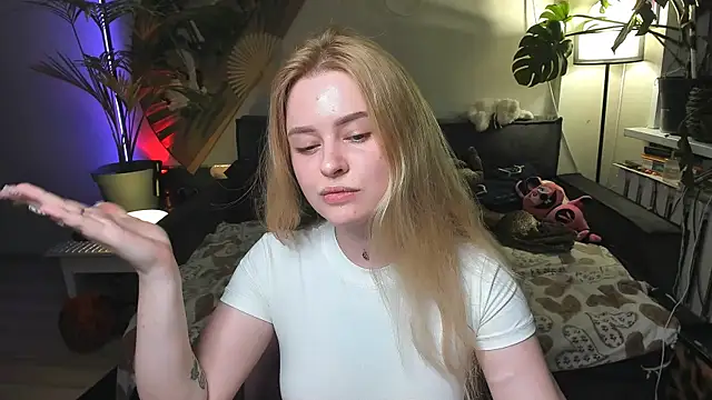Alexa Pirs online show from May 2026 07:34:02 PM