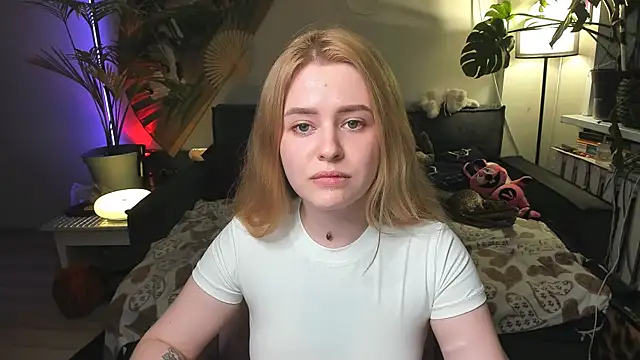Alexa Pirs online show from May 2026 07:45:02 PM