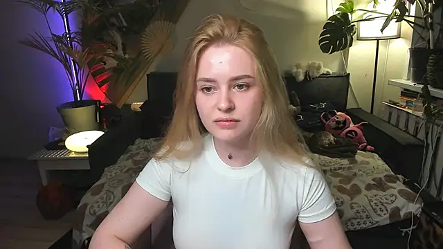 Alexa Pirs online show from May 2026 07:56:02 PM