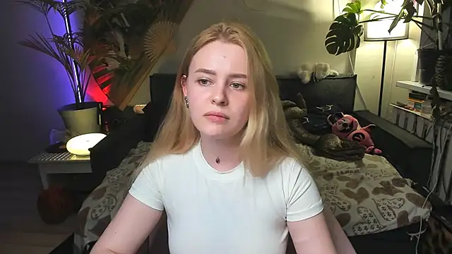Alexa Pirs online show from May 2026 08:18:02 PM