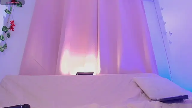 Daphnewalker   online show from June 2026 11:25:01 AM