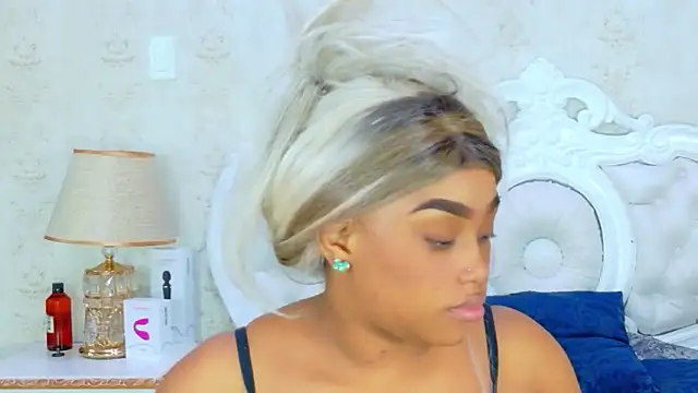 TianahGlow online show from December 2025 09:23:02 PM