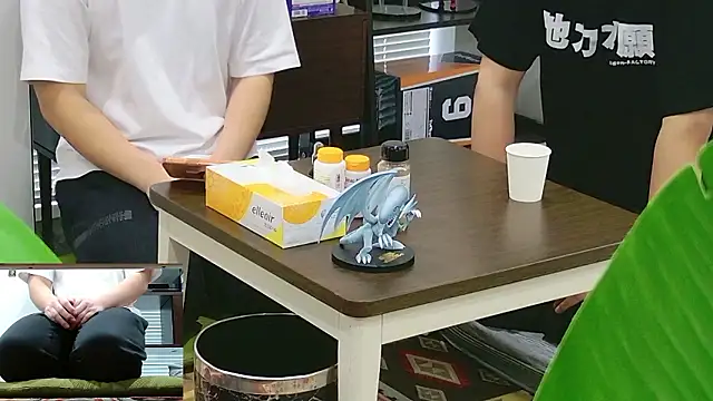 Snapshot of YARASERO-kun chatting on February 2026 04:44:01 AM YARASERO-kun online show from February 2026 04:44:01 AM