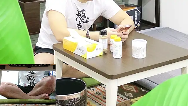 Snapshot of YARASERO-kun chatting on February 2026 12:06:02 PM YARASERO-kun online show from February 2026 12:06:02 PM