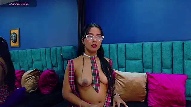 Snapshot of MariamLaraa chatting on February 2025 02:20:02 PM MariamLaraa online show from February 2025 02:20:02 PM