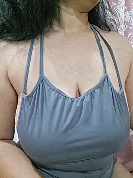 Snapshot of Jassi_Does chatting on February 2026 10:17:02 PM Jassi Does online show from February 2026 10:17:02 PM