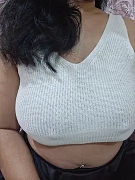Snapshot of Jassi_Does chatting on April 2026 08:12:02 PM Jassi Does online show from April 2026 08:12:02 PM