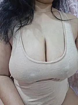 Snapshot of Jassi_Does chatting on May 2026 10:38:02 PM Jassi Does online show from May 2026 10:38:02 PM