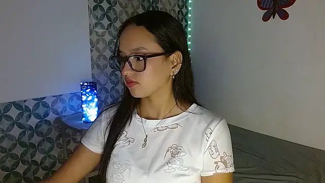 Emilybateee online show from November 2025 06:12:01 PM