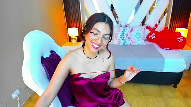 Snapshot of Cristin_Petite chatting on February 2025 05:04:02 PM Cristin Petite online show from February 2025 05:04:02 PM