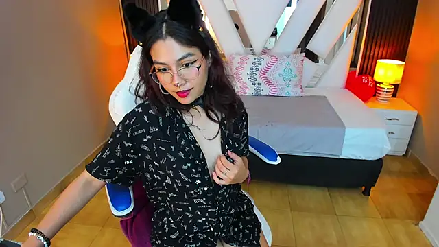 Snapshot of Cristin_Petite chatting on February 2025 09:41:02 PM Cristin Petite online show from February 2025 09:41:02 PM