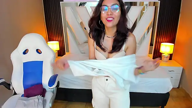 Snapshot of Cristin_Petite chatting on March 2025 05:34:02 PM Cristin Petite online show from March 2025 05:34:02 PM