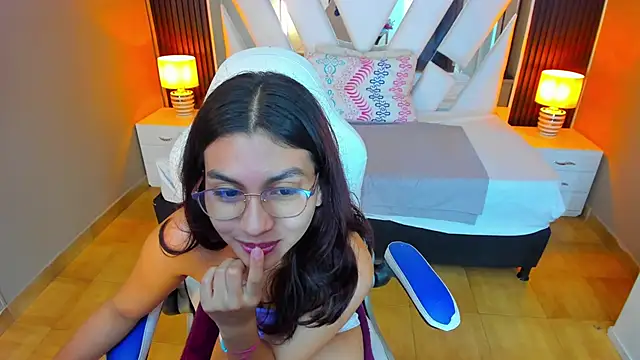 Snapshot of Cristin_Petite chatting on March 2025 02:29:02 PM Cristin Petite online show from March 2025 02:29:02 PM