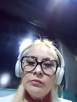 CandieGilson   online show from February 2026 11:18:01 AM