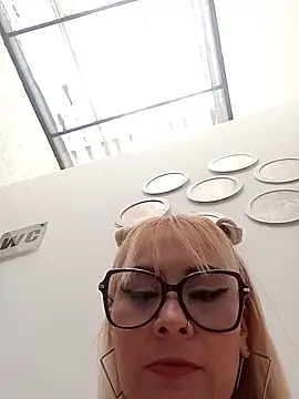 CandieGilson   online show from May 2026 02:45:01 PM