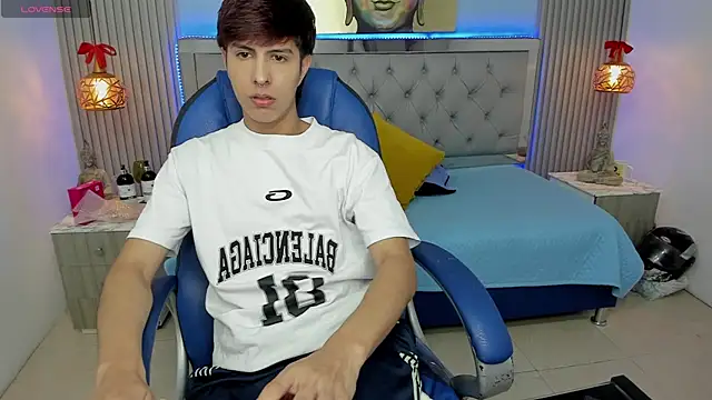 Estiv18  online show from January 2026 01:55:02 AM