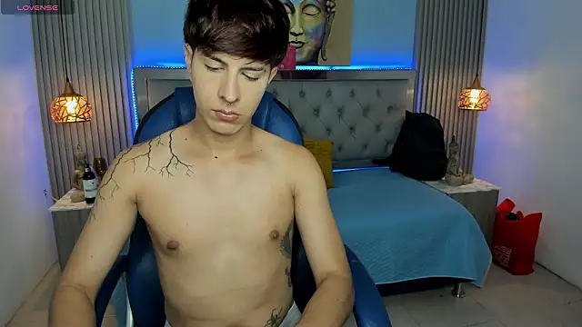 Snapshot of Estiv18_ chatting on March 2026 03:03:02 AM Estiv18 online show from March 2026 03:03:02 AM