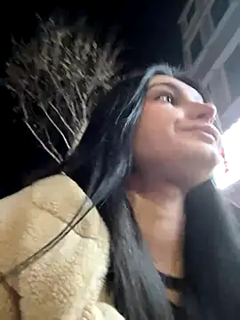 lunalovelee online show from December 2025 01:05:02 PM