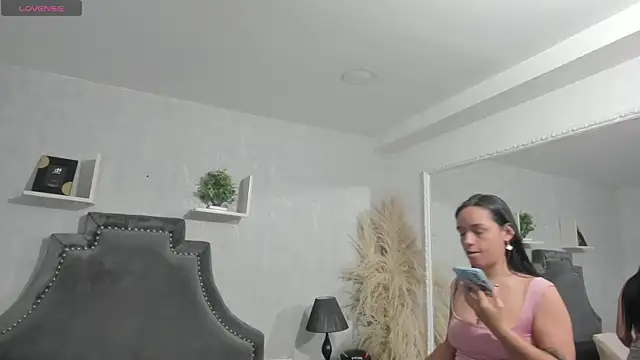 EmiliaRose  online show from May 2026 09:09:01 PM