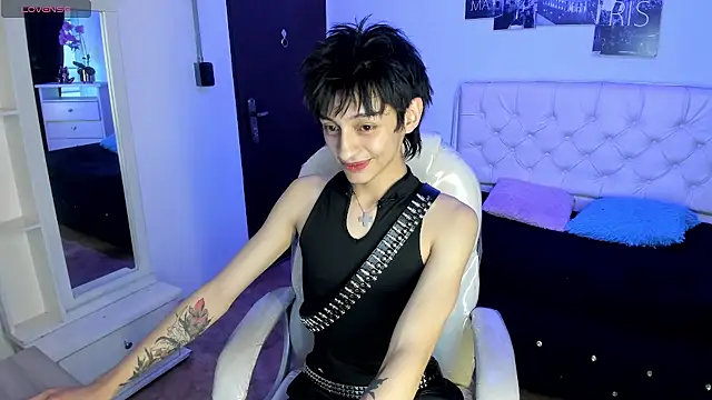 Juli Roos  online show from February 2026 08:24:02 PM