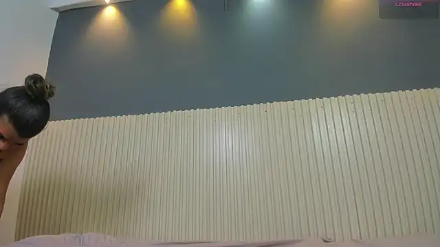 Snapshot of Aida-nicolle chatting on October 2025 10:11:01 AM Aida-nicolle online show from October 2025 10:11:01 AM